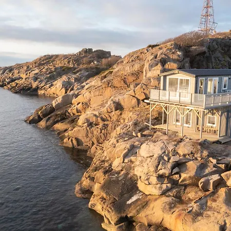 Seaside Henningsvaer