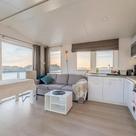 Apartment Seaside Henningsvaer